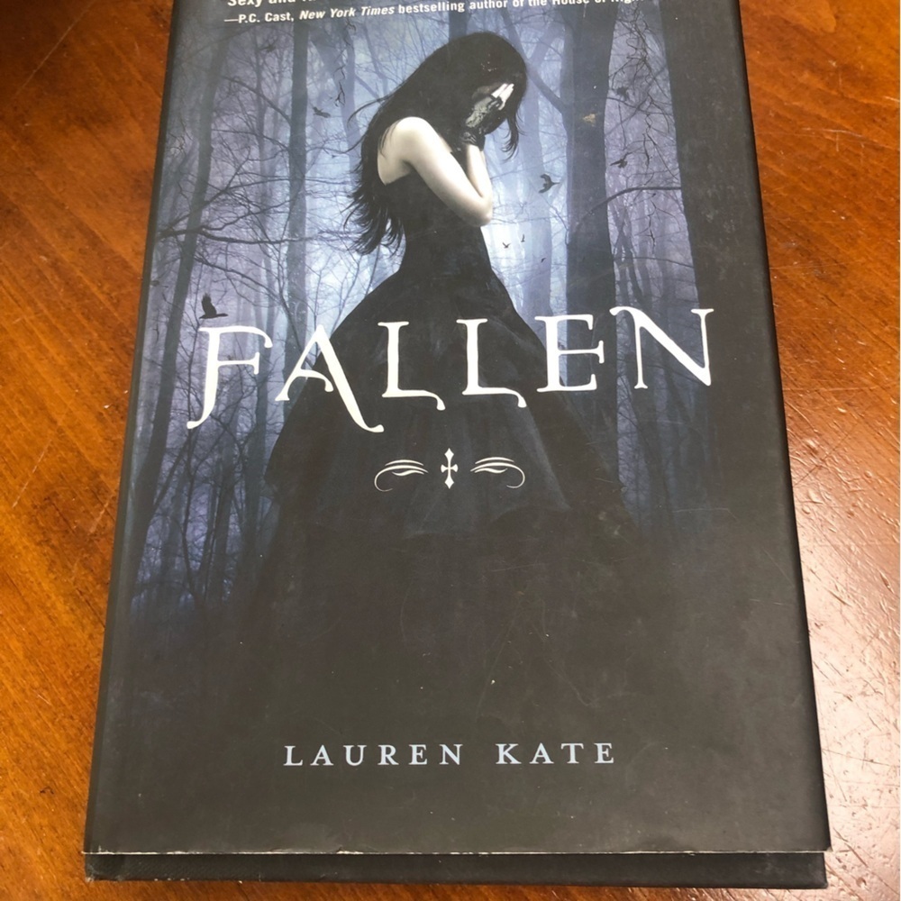 Fallen by Lauren Kate Hardcover Book- First edition - sleeve a little worn